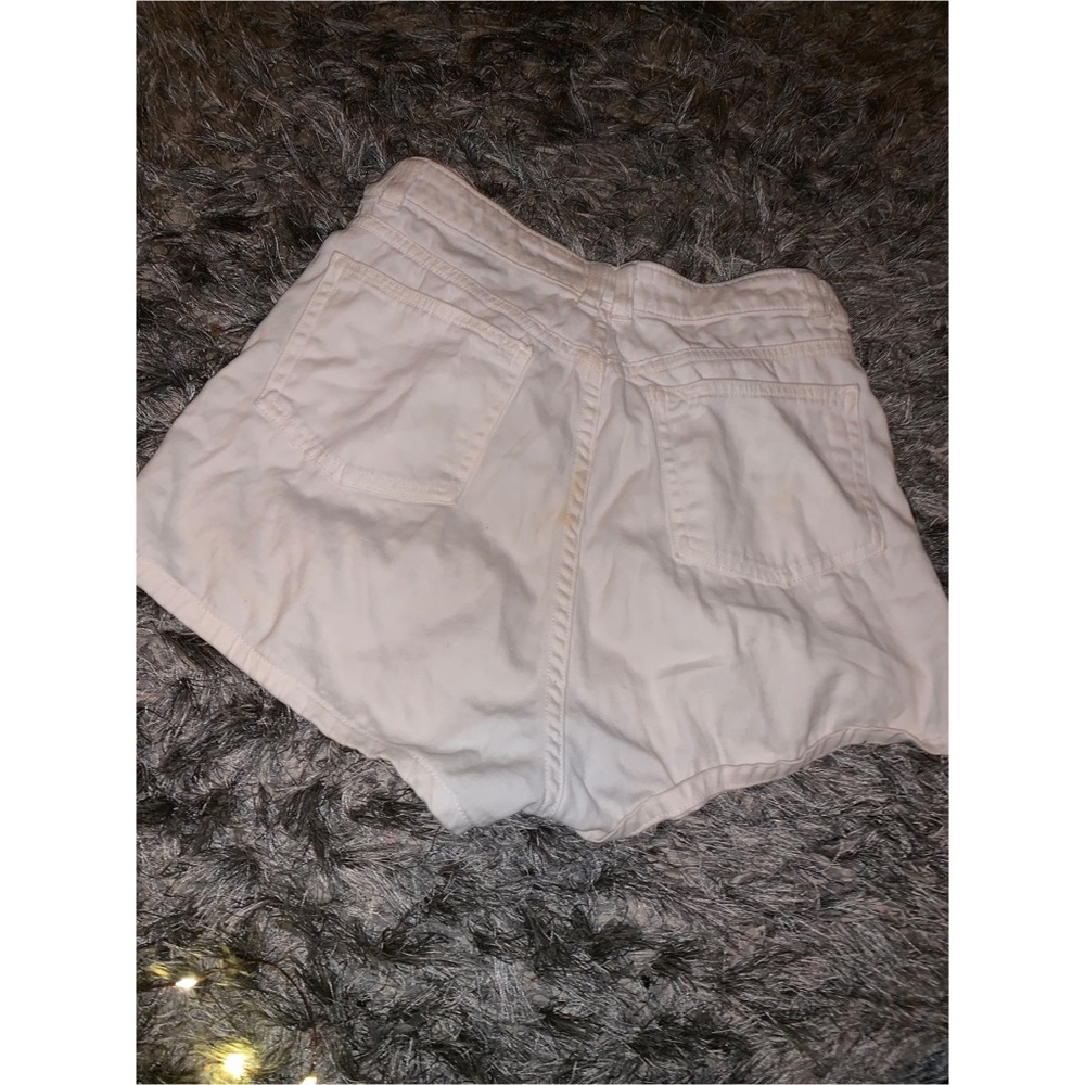 White shorts - Picture 8 of 8